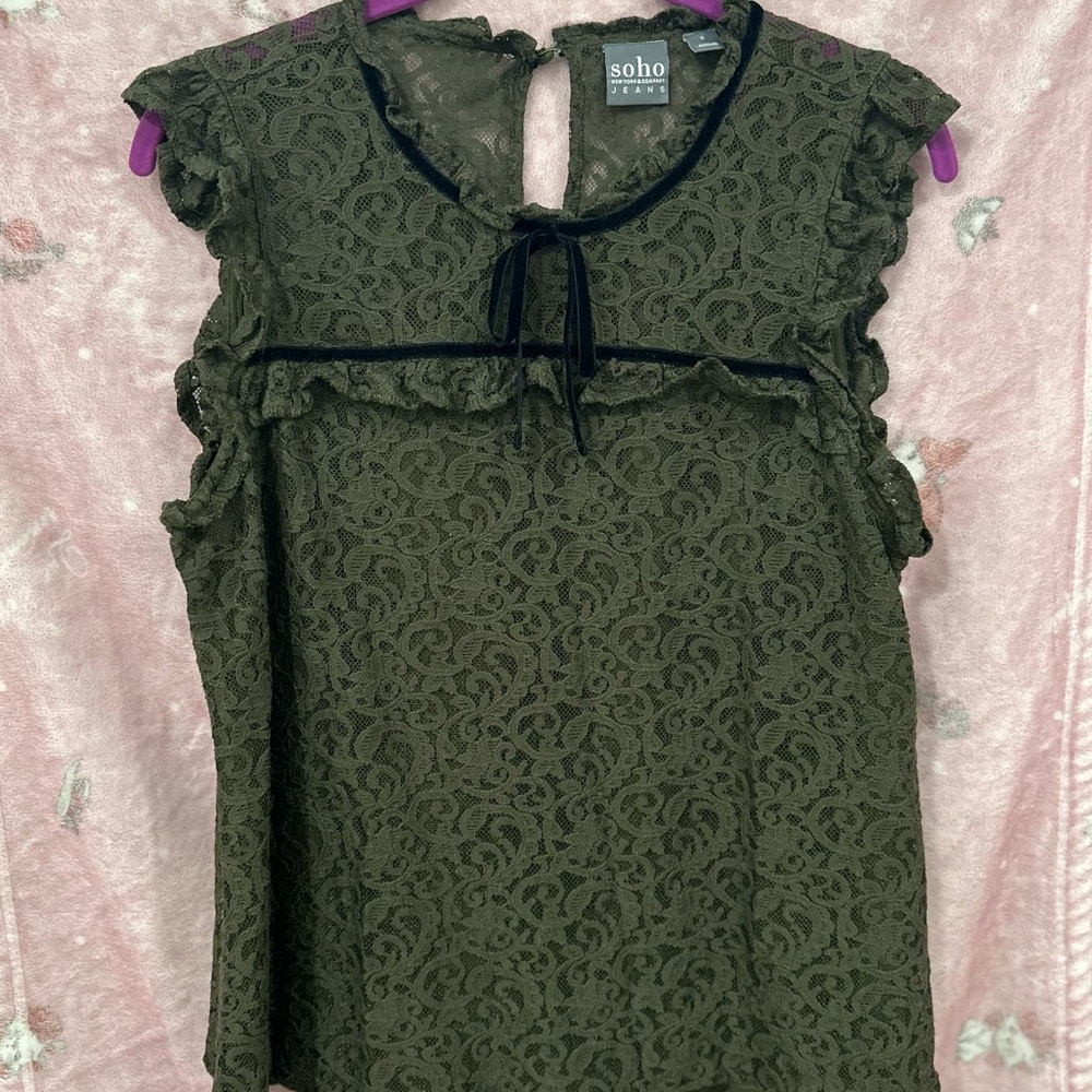 Green lace sleeveless blouse